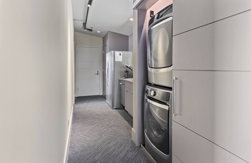 Cottage Lake House | Woodinville Luxury 2BR in Wine Country + Views + Private Decks + Tower Lounge