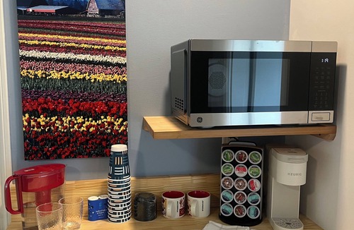 East Lake Hills House | Workspace near Microsoft, Meta, Lumen Field and T-Mobile Park