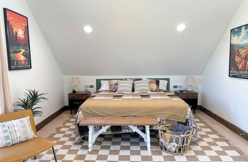 Hatch House | Zion & Bryce Escape: Scenic Views, Hammocks, BBQ, EV charger, Starry Nights