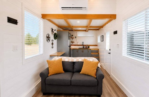 Apple Valley House | Zion Couples’ Retreat Romantic Desert Tiny Home