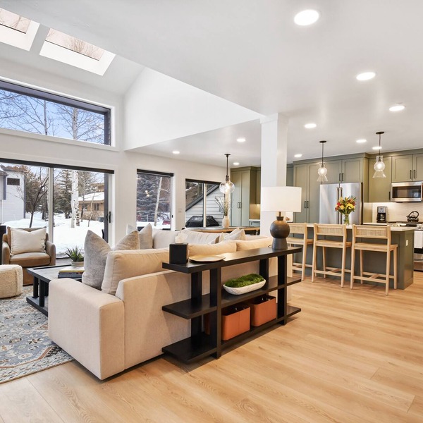Newly & Fully Remodeled! Free Ski Shuttle to DV! AC & Hot Tub. Up to 25% Off!