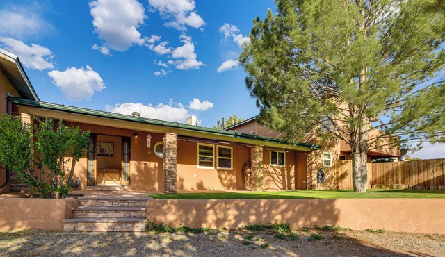 1/2 Mi to Buffalo Thunder Resort: Spacious Retreat