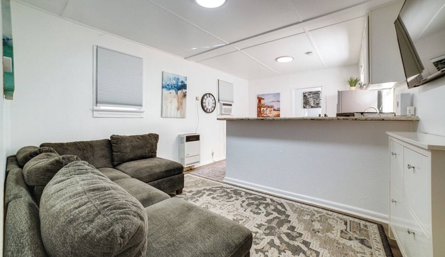 1/2 Mi to Dtwn! Nurse-Ready Rental in Riverside