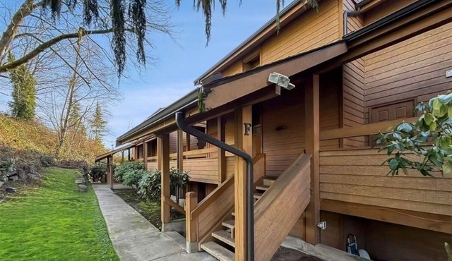 1-bedroom condo with gas heat in Seattle