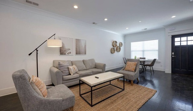 10 Mins To Broadway - Spacious Townhouse