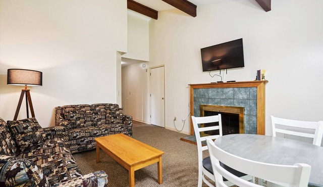 106 One bedroom Queen Suite on the 1st floor w/outdoor heated pool