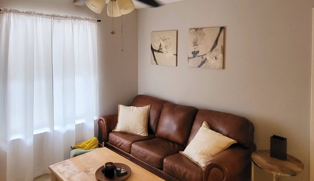 2 Bed/2 Bath - 1 mile to Campus & 0.5 mile to UFCU Stadium!