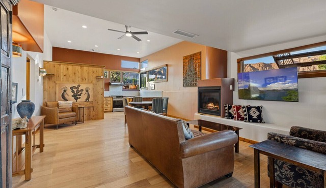 2 bed 2 bath in the Kayenta Art Village W/Views of the red rock cliffs.