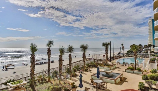 2 Bedroom 2 Bath Luxury condo with Oversized Patio & Outdoor Grill. in Daytona Beach