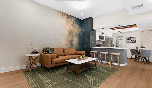 2 Blocks to Oriole Park, UMMS, UMB w/Parking, High-end Design & Patio in Baltimore