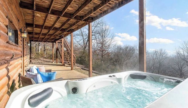 2 miles to Starkey Marina | Hot Tub | Beaver Lake in Eureka Springs