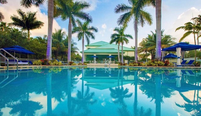 2 Modern Units | Pool+Gym Stay | 5 mi to Trump Golf Club & Miami Intl Airport