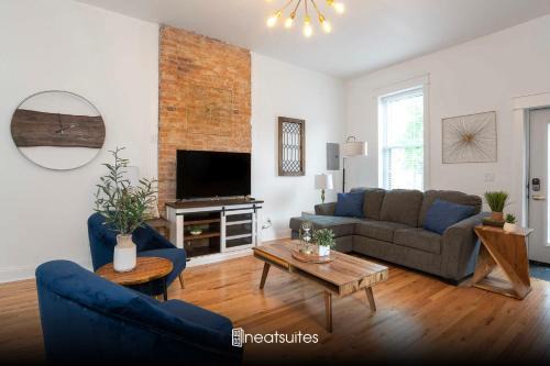 2BR Townhome - Free Parking, Minutes to Stadiums in Covington