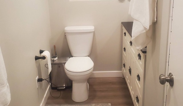 3 bed 1 bath with full kitchen, ducks, and washer/dryer