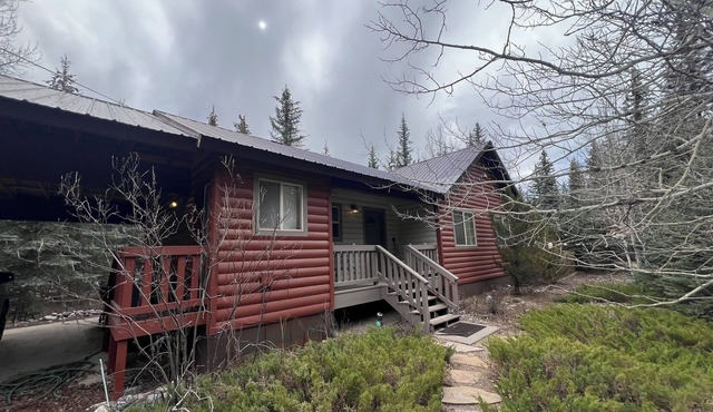 3-bedroom cabin on Vallecito Creek with WiFi