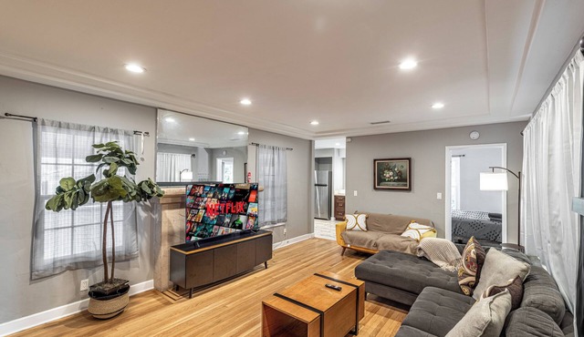 3-bedroom house in marvelous Rosemead with cool AC breeze