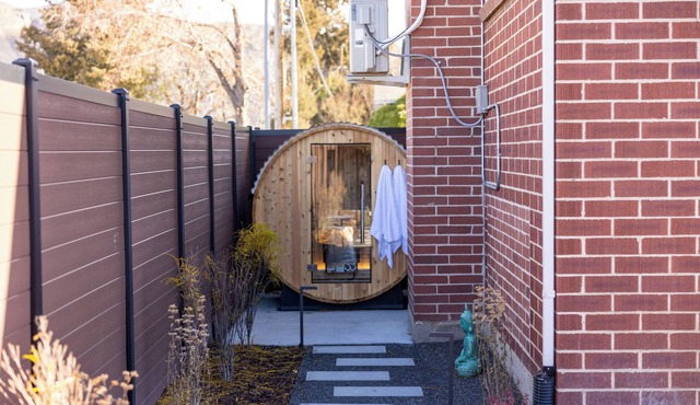 3 Bedroom in Rose Park, Sonata Rose, MidCentury Dream with Sauna
