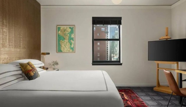 3 Elegant King Rooms at Seattle’s Award-Winning Boutique Hotel in Seattle