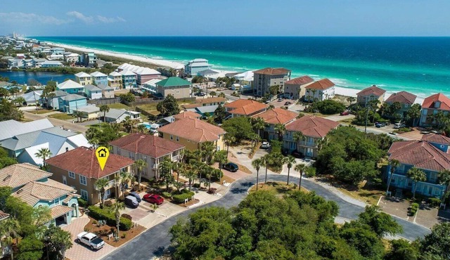 3 mins walk to Beach! Guest Beachfront Pool!