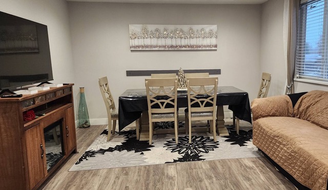 4-bedroom home with spacious dog house