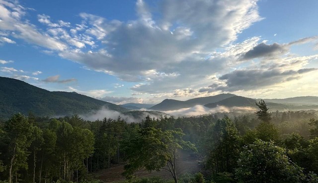 4-bedroom mountain cabin in Spruce Pine with amazing views