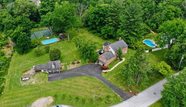 4 BR Suburban Escape - Pool, Tennis, Trails