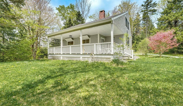 4 Mi to Lake Raponda! Secluded Family Cottage