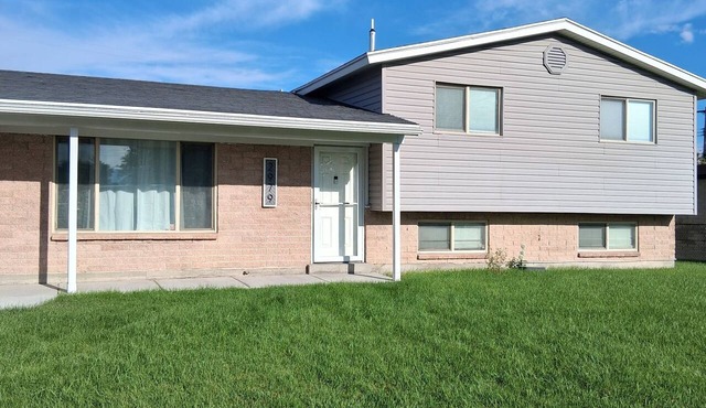 5-bedroom house with a view of the wasatch mountians in West Valley City!