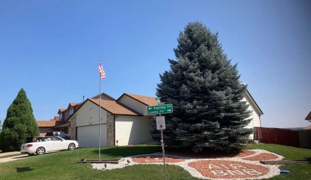 5BR Recently Updated Retreat w/Hot Tub, BBQ grill, Fire Pit, Near Attractions