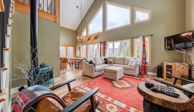 5BR Retreat w/Hot Tub - Sleeps 12 in Stratton