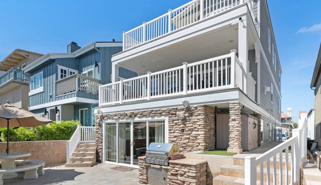 6br South Mission Beach 4 HOUSES TO BEACH New furniture new stoves June 1, 26.