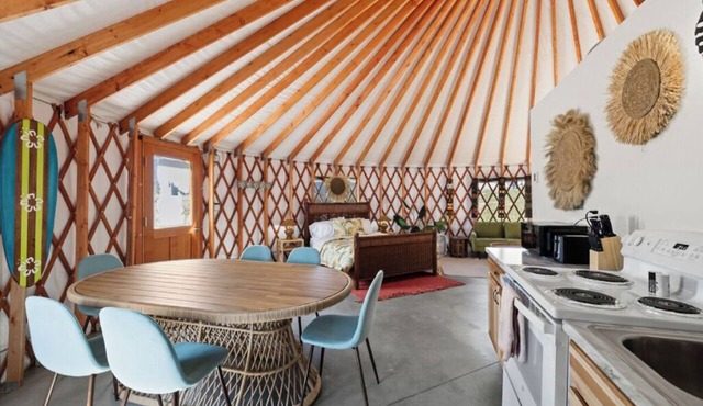 7 mins from Lava Hot Springs-Polynesia Themed Yurt in lava hot springs