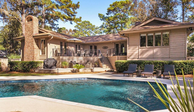 8 Heritage Road: A BESTNEST by Beverly Serral *Private Pool* and fenced yard