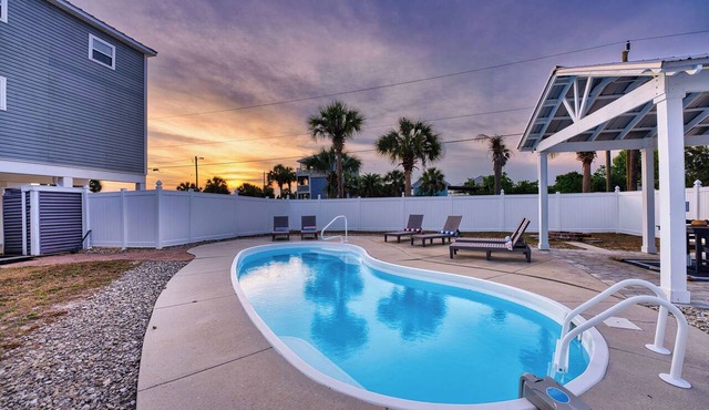 A Shore Delight- 4BD Beach Retreat w/PVT Pool & Gulf Views