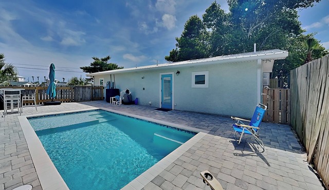 A Stone's Throw | Pet Friendly, 2 Blocks to Beach, Large Yard
