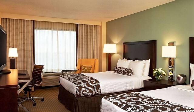 Affordability Meets Comfort! 2 Units, Outdoor Pool, Pet-Friendly, Parking in Atlanta