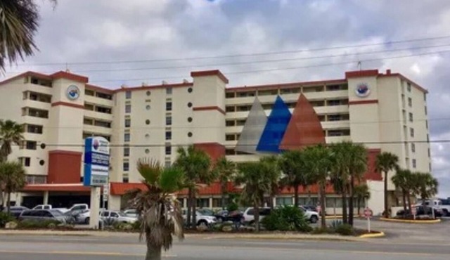 Beautiful 1-private bedroom ocean front condo in enjoyable Daytona Beach in Daytona Beach