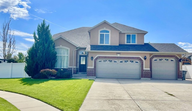 Beautiful home, completely update, 6 bedrooms, 3.5 bathrooms and much more…