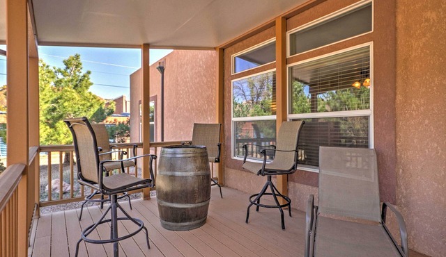Beautiful Kanab Home w/Yard - Walk to Restaurants