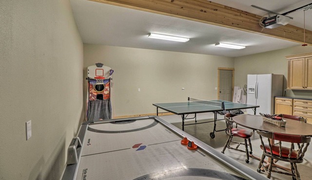 Beaver Lake Retreat w/Game Room & Spacious Deck