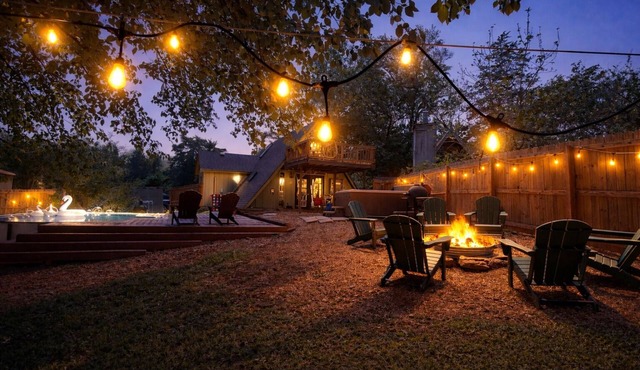 Beaver Lake Summer Getaway +Hot Tub+Pool+Fenced
