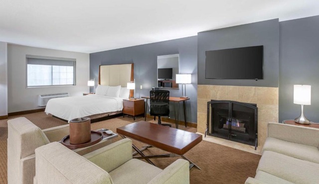 Best Western PLUS Cotton Tree Inn