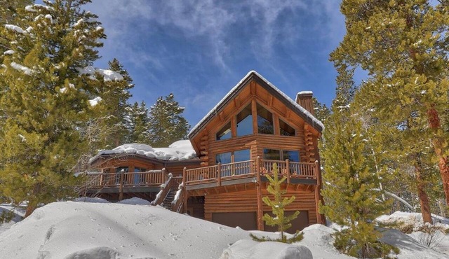 Black Bear Lodge, Beautiful 3BR Cabin with Private Hot Tub