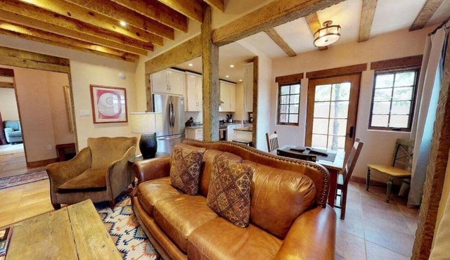 Black Mesa Casita: Just a 5 minute walk to the Plaza!