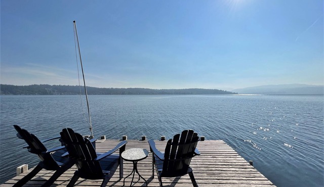Blue Heron Lakehouse: Lush Waterfront Oasis on Lake Sammamish Near Seattle