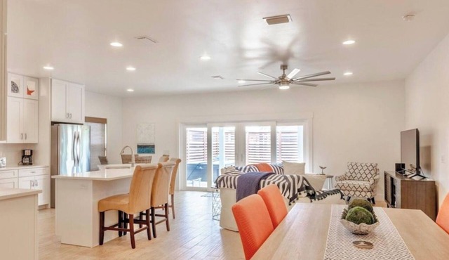 Book Now for Fall! Short Walk to Beach! Hot Tub!