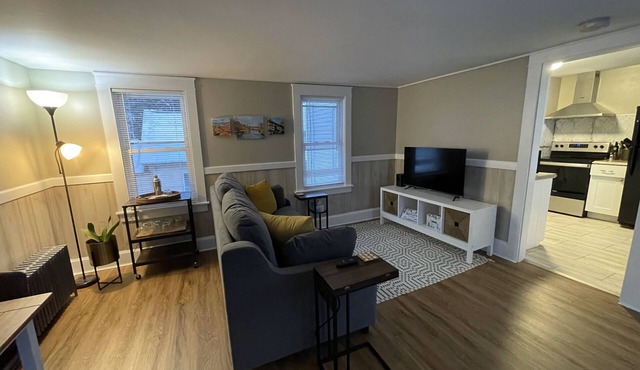 Bright apartment close to downtown. in Franklin