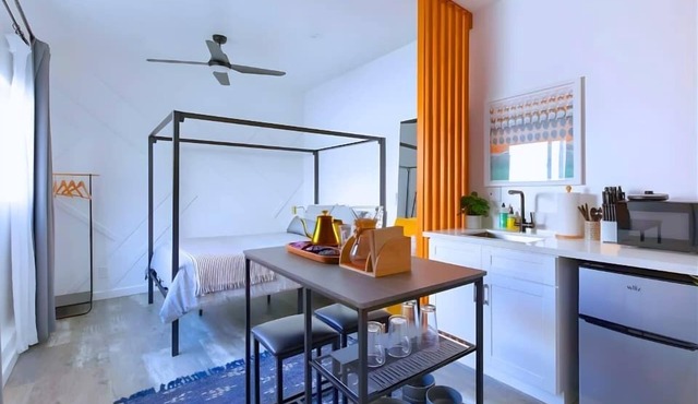 Bright Modern Stay | Near LAX & Stadiums I Patio