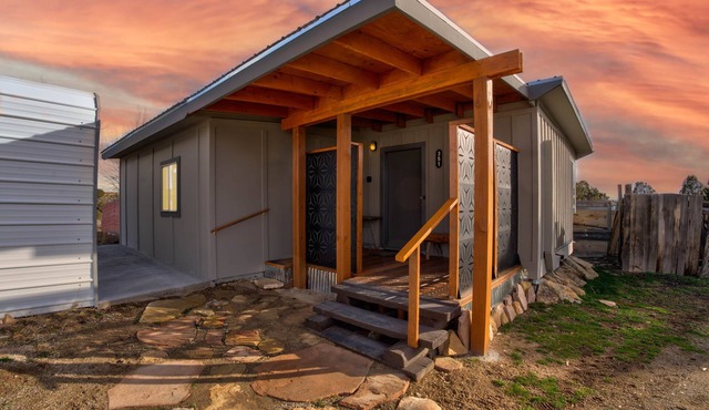 Cabin Near Dolores Canyon, Mesa Verde, Moab WiFi A/C Laundry Parking
