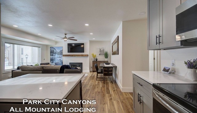Canyons View 06: Beautiful 2 Bedroom 2 bath vacation rental. Walk to the Cabriolet Lift